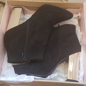 "Vanna" Black Suede Booties